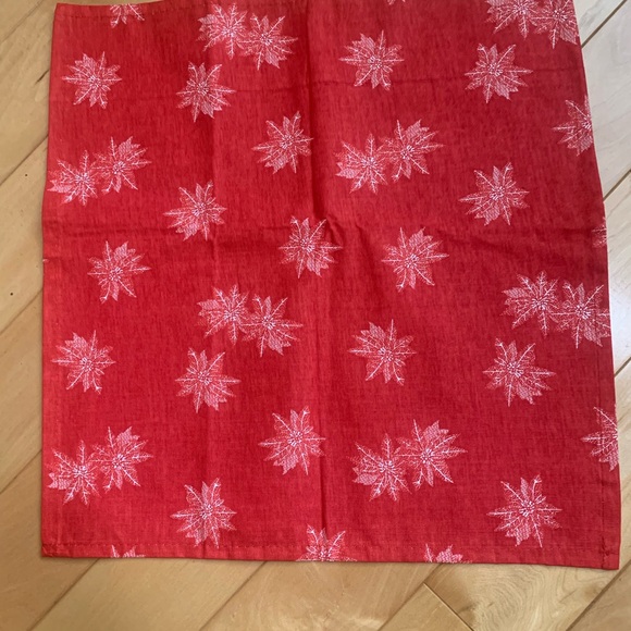 🏃🏻‍♀️‍➡️🏃🏻‍♂️‍➡️2 for $22 item Christmas Poinsettia Cloth Napkins set of 6 - Picture 2 of 3